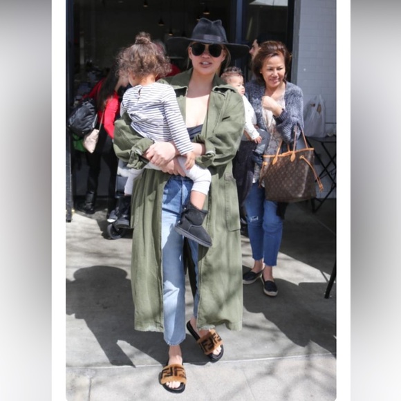 FENDI Shearling Slides/Sandals SIZE 38 EU - Picture 2 of 16